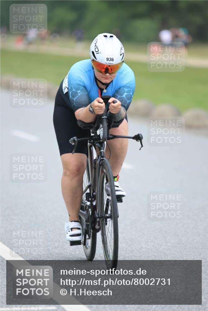 21.06.2025 - 27. Vierlanden-Triathlon H.Heesch http://msf.ph/oto/8002731 15.06.2025 12:43:08 Radfahren 917, 936 meine-sportfotos.de