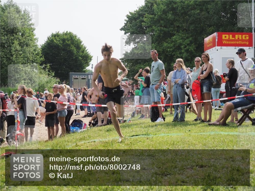 15.06.2025 - 27. Vierlanden-Triathlon KatJ http://msf.ph/oto/8002748 15.06.2025 09:58:46 Schwimmen 269 meine-sportfotos.de