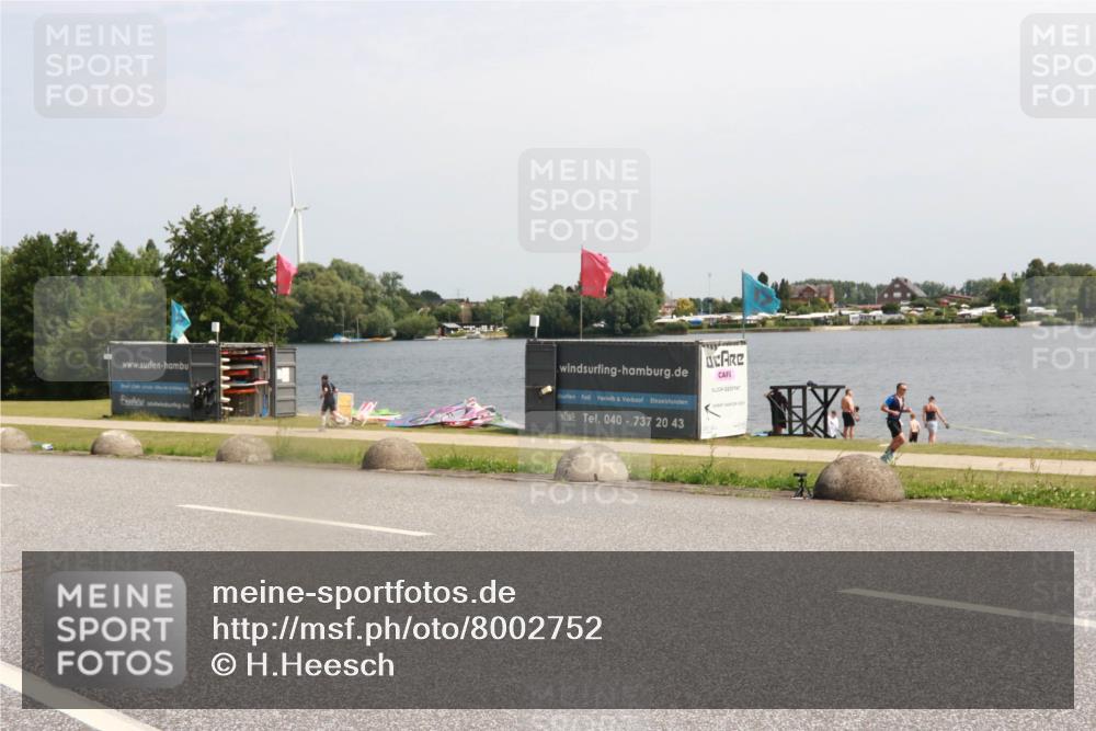 21.06.2025 - 27. Vierlanden-Triathlon H.Heesch http://msf.ph/oto/8002752 15.06.2025 11:47:23 Radfahren 787 meine-sportfotos.de