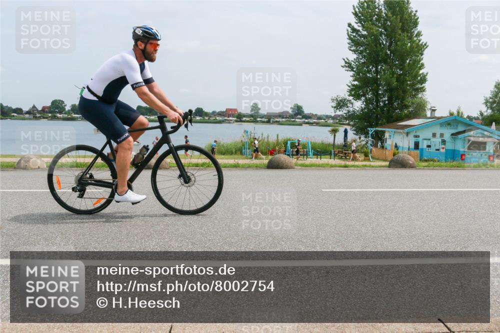 21.06.2025 - 27. Vierlanden-Triathlon H.Heesch http://msf.ph/oto/8002754 15.06.2025 12:42:16 Radfahren 776, 925 meine-sportfotos.de