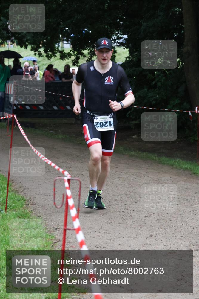 21.06.2025 - 27. Vierlanden-Triathlon Lena Gebhardt http://msf.ph/oto/8002763 15.06.2025 14:10:37 Laufen 1262 meine-sportfotos.de