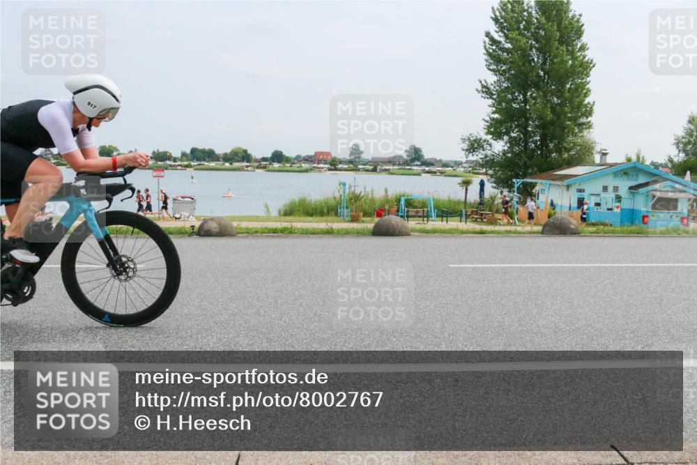 21.06.2025 - 27. Vierlanden-Triathlon H.Heesch http://msf.ph/oto/8002767 15.06.2025 12:43:10 Radfahren 917, 936 meine-sportfotos.de