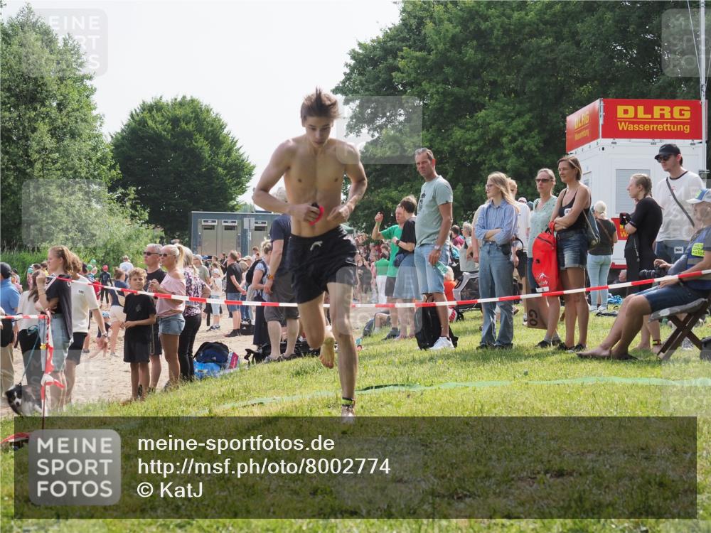 15.06.2025 - 27. Vierlanden-Triathlon KatJ http://msf.ph/oto/8002774 15.06.2025 09:58:47 Schwimmen 269 meine-sportfotos.de