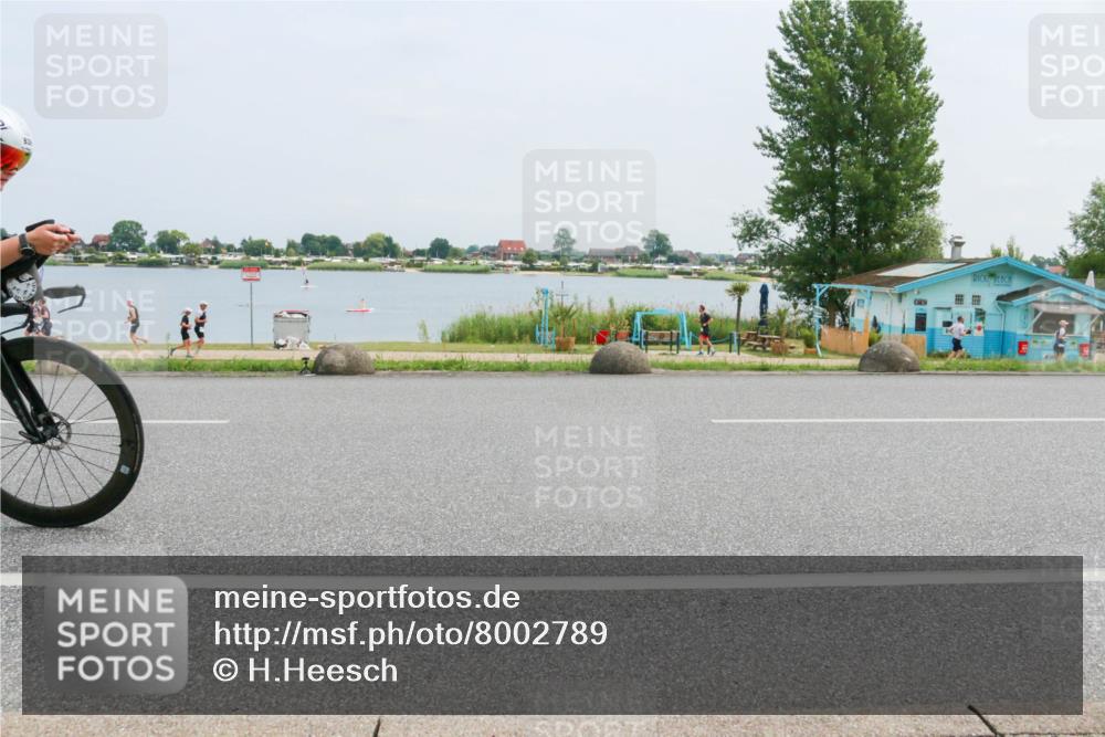 21.06.2025 - 27. Vierlanden-Triathlon H.Heesch http://msf.ph/oto/8002789 15.06.2025 12:43:11 Radfahren 917, 936 meine-sportfotos.de