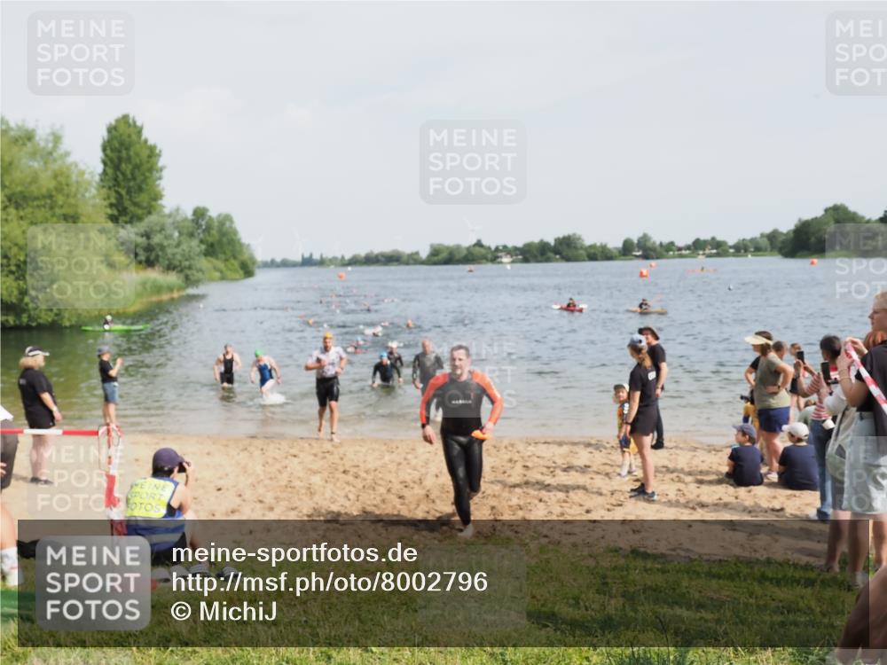 21.06.2025 - 27. Vierlanden-Triathlon MichiJ http://msf.ph/oto/8002796 15.06.2026 10:05:34 Schwimmen 366, 378, 401, 409, 413 meine-sportfotos.de