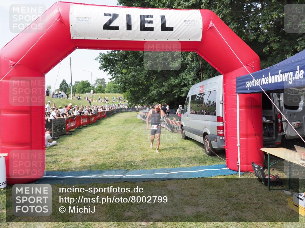 21.06.2025 - 27. Vierlanden-Triathlon MichiJ http://msf.ph/oto/8002799 15.06.2026 11:26:59 Ziel 188 meine-sportfotos.de
