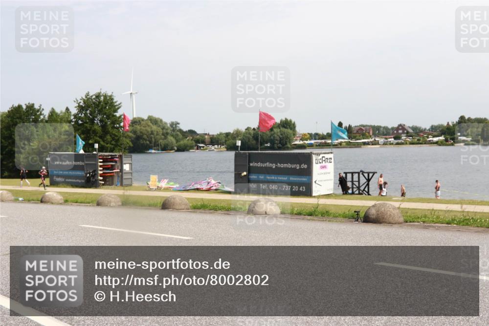 21.06.2025 - 27. Vierlanden-Triathlon H.Heesch http://msf.ph/oto/8002802 15.06.2025 11:47:27 Radfahren 684 meine-sportfotos.de