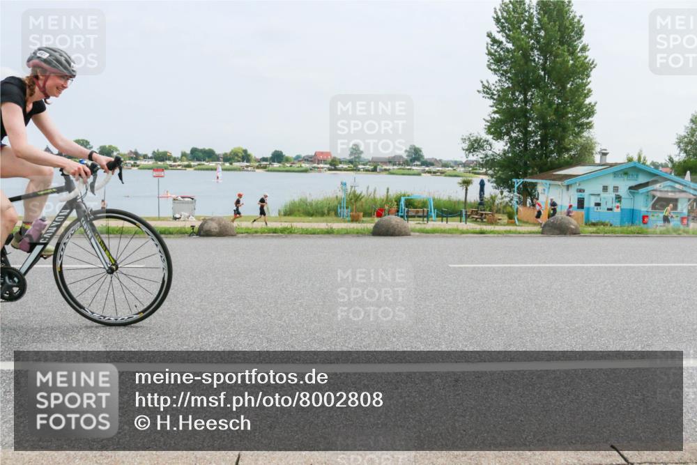 21.06.2025 - 27. Vierlanden-Triathlon H.Heesch http://msf.ph/oto/8002808 15.06.2025 12:43:37 Radfahren 881 meine-sportfotos.de