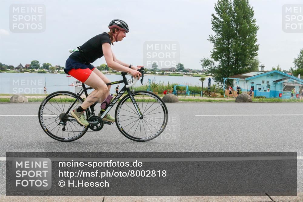21.06.2025 - 27. Vierlanden-Triathlon H.Heesch http://msf.ph/oto/8002818 15.06.2025 12:43:37 Radfahren 881 meine-sportfotos.de