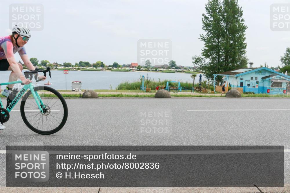 21.06.2025 - 27. Vierlanden-Triathlon H.Heesch http://msf.ph/oto/8002836 15.06.2025 12:44:05 Radfahren 876 meine-sportfotos.de