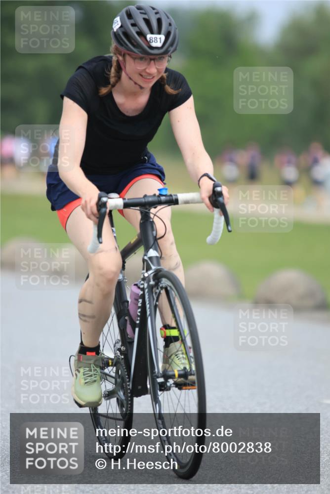 21.06.2025 - 27. Vierlanden-Triathlon H.Heesch http://msf.ph/oto/8002838 15.06.2025 12:43:34 Radfahren 881 meine-sportfotos.de