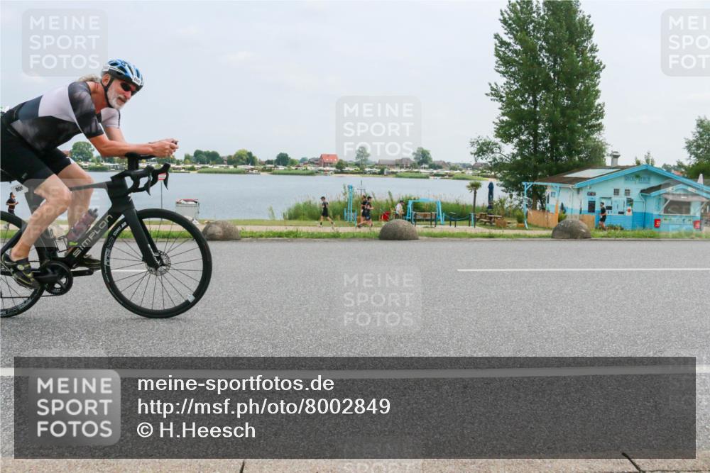 21.06.2025 - 27. Vierlanden-Triathlon H.Heesch http://msf.ph/oto/8002849 15.06.2025 12:44:19 Radfahren 800, 849 meine-sportfotos.de