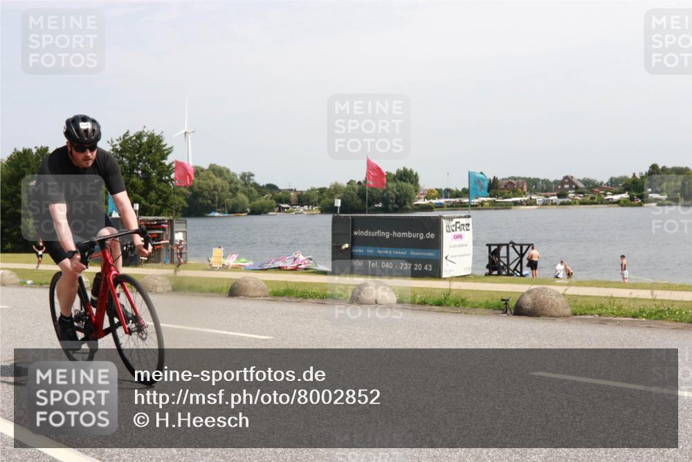 21.06.2025 - 27. Vierlanden-Triathlon H.Heesch http://msf.ph/oto/8002852 15.06.2025 11:47:29 Radfahren 684 meine-sportfotos.de
