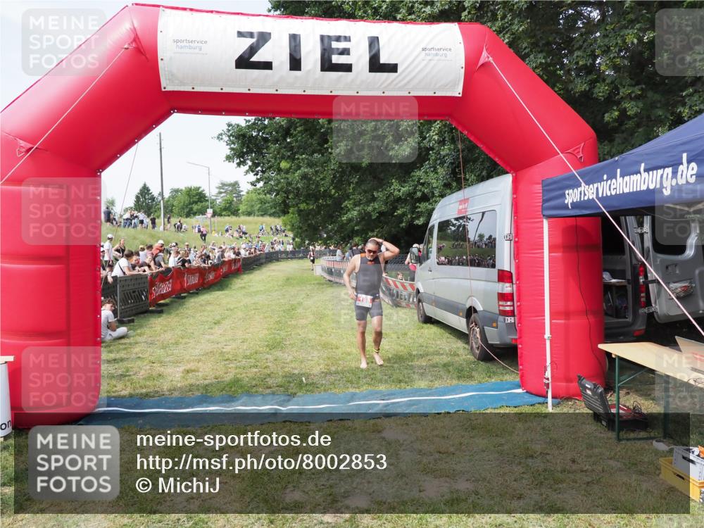 21.06.2025 - 27. Vierlanden-Triathlon MichiJ http://msf.ph/oto/8002853 15.06.2026 11:26:59 Ziel 188 meine-sportfotos.de