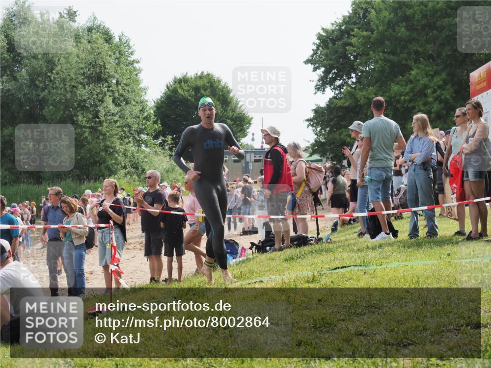 15.06.2025 - 27. Vierlanden-Triathlon KatJ http://msf.ph/oto/8002864 15.06.2025 09:59:49 Schwimmen 266 meine-sportfotos.de