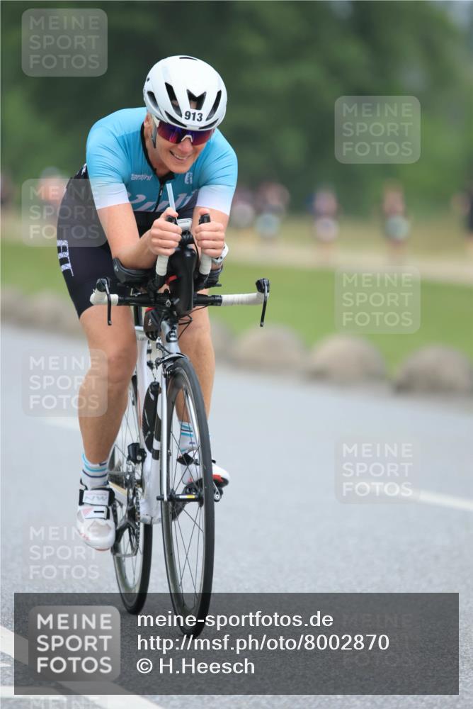 21.06.2025 - 27. Vierlanden-Triathlon H.Heesch http://msf.ph/oto/8002870 15.06.2025 12:43:44 Radfahren 913 meine-sportfotos.de