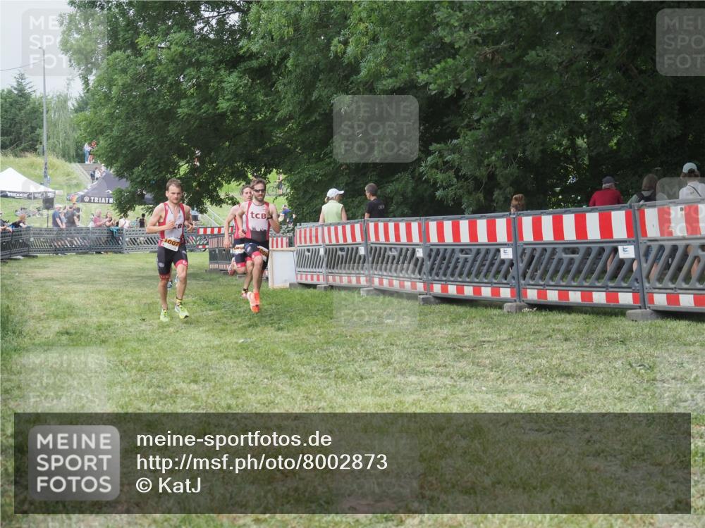 21.06.2025 - 27. Vierlanden-Triathlon KatJ http://msf.ph/oto/8002873 15.06.2025 12:56:42 Ziel 1004, 1006, 1007, 1008 meine-sportfotos.de