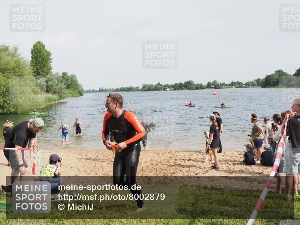 21.06.2025 - 27. Vierlanden-Triathlon MichiJ http://msf.ph/oto/8002879 15.06.2026 10:05:36 Schwimmen 366, 378, 401, 413 meine-sportfotos.de