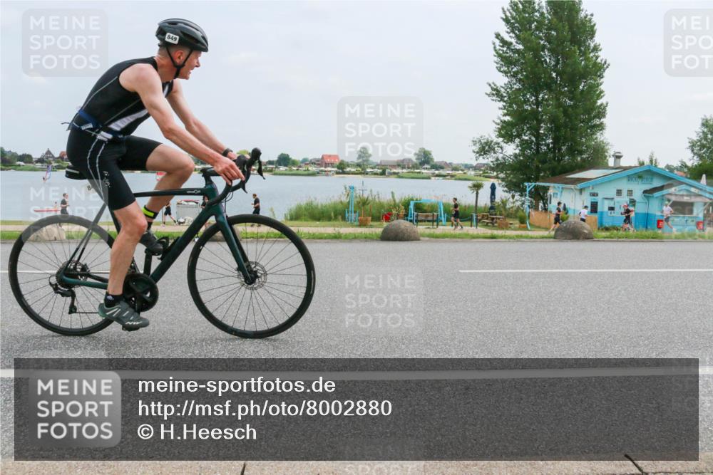 21.06.2025 - 27. Vierlanden-Triathlon H.Heesch http://msf.ph/oto/8002880 15.06.2025 12:44:23 Radfahren 800, 849, 965 meine-sportfotos.de