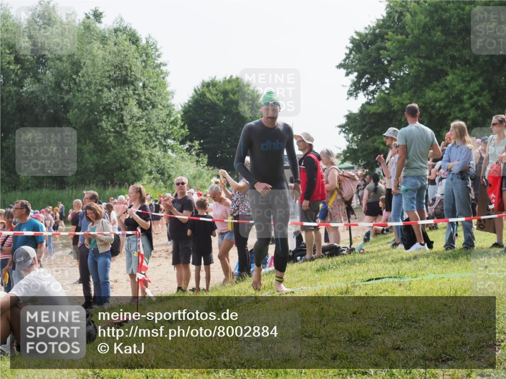 15.06.2025 - 27. Vierlanden-Triathlon KatJ http://msf.ph/oto/8002884 15.06.2025 09:59:50 Schwimmen 266 meine-sportfotos.de