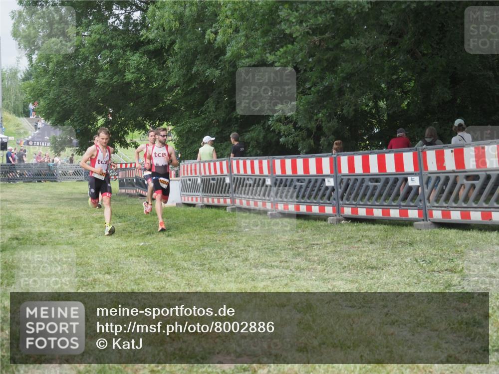 21.06.2025 - 27. Vierlanden-Triathlon KatJ http://msf.ph/oto/8002886 15.06.2025 12:56:43 Ziel 1004, 1006, 1007, 1008 meine-sportfotos.de