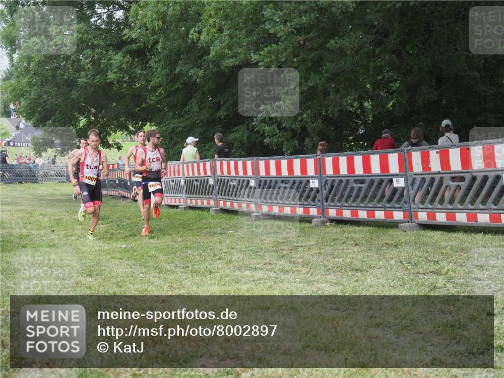 21.06.2025 - 27. Vierlanden-Triathlon KatJ http://msf.ph/oto/8002897 15.06.2025 12:56:43 Ziel 1004, 1006, 1007, 1008 meine-sportfotos.de