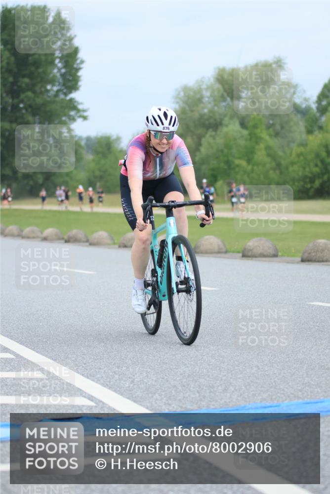 21.06.2025 - 27. Vierlanden-Triathlon H.Heesch http://msf.ph/oto/8002906 15.06.2025 12:44:02 Radfahren 876 meine-sportfotos.de