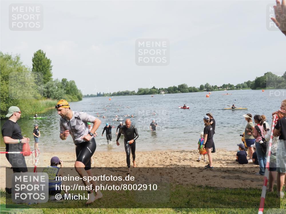 21.06.2025 - 27. Vierlanden-Triathlon MichiJ http://msf.ph/oto/8002910 15.06.2026 10:05:39 Schwimmen 366, 378, 392, 401, 413, 450 meine-sportfotos.de