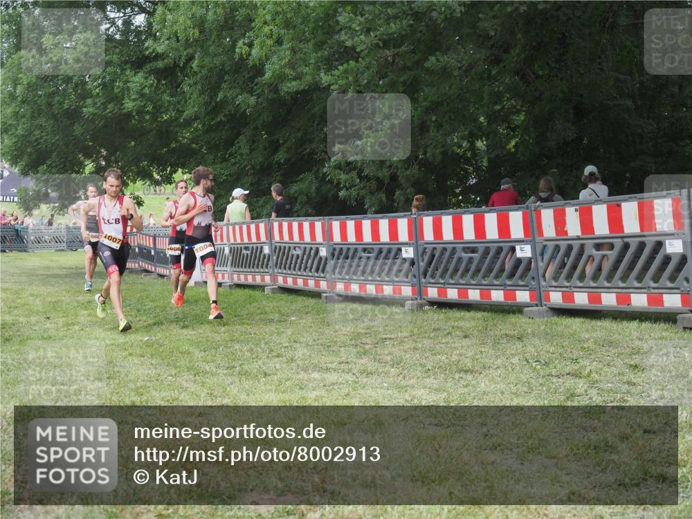 21.06.2025 - 27. Vierlanden-Triathlon KatJ http://msf.ph/oto/8002913 15.06.2025 12:56:43 Ziel 1004, 1006, 1007, 1008 meine-sportfotos.de