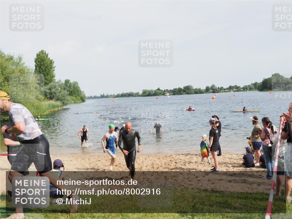 21.06.2025 - 27. Vierlanden-Triathlon MichiJ http://msf.ph/oto/8002916 15.06.2026 10:05:39 Schwimmen 366, 378, 392, 401, 413, 450 meine-sportfotos.de