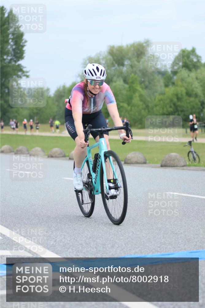 21.06.2025 - 27. Vierlanden-Triathlon H.Heesch http://msf.ph/oto/8002918 15.06.2025 12:44:02 Radfahren 876 meine-sportfotos.de