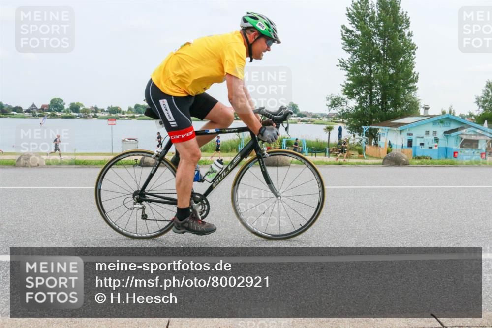 21.06.2025 - 27. Vierlanden-Triathlon H.Heesch http://msf.ph/oto/8002921 15.06.2025 12:44:35 Radfahren 956 meine-sportfotos.de
