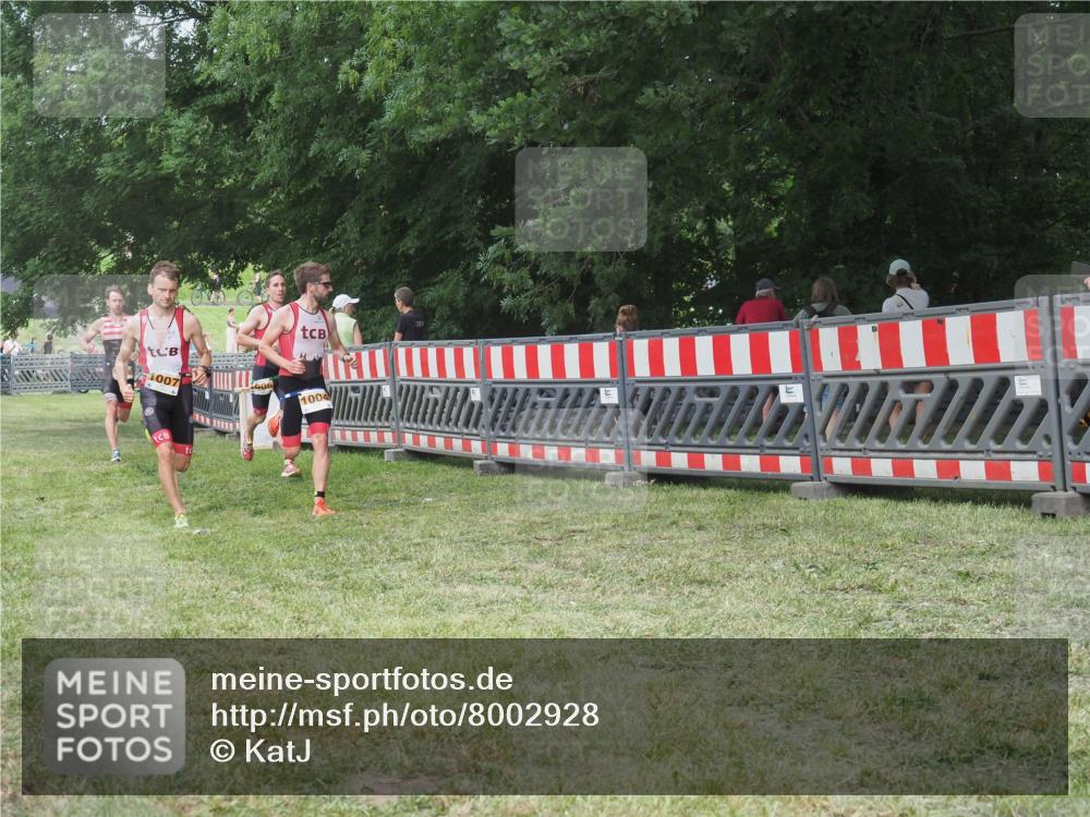 21.06.2025 - 27. Vierlanden-Triathlon KatJ http://msf.ph/oto/8002928 15.06.2025 12:56:43 Ziel 1004, 1006, 1007, 1008 meine-sportfotos.de