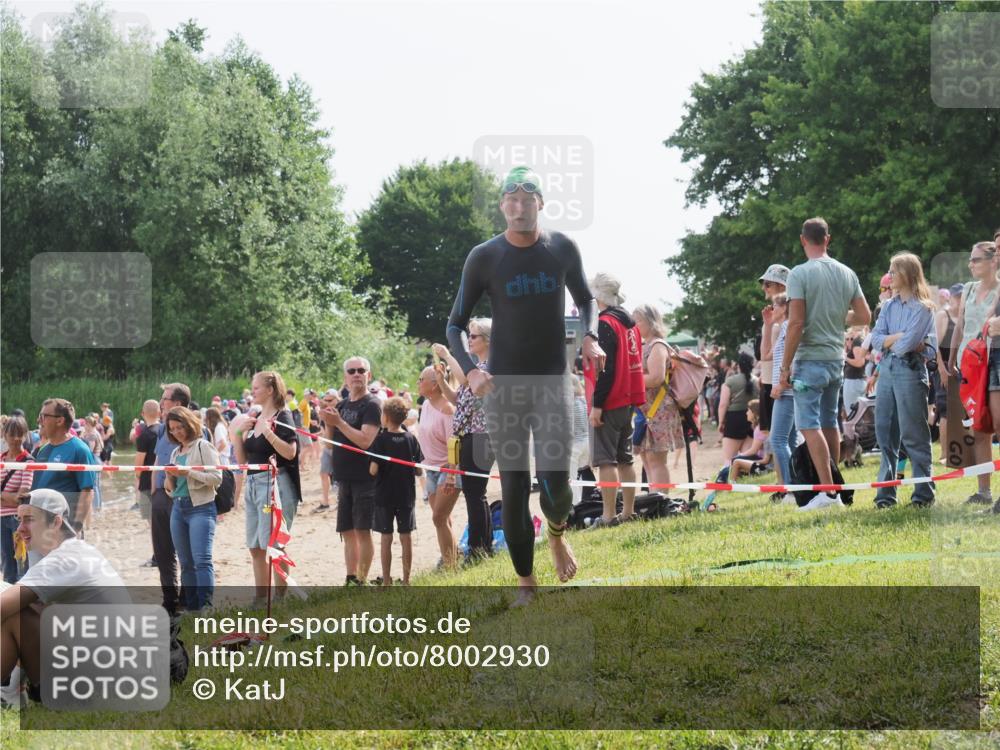 15.06.2025 - 27. Vierlanden-Triathlon KatJ http://msf.ph/oto/8002930 15.06.2025 09:59:50 Schwimmen 266 meine-sportfotos.de
