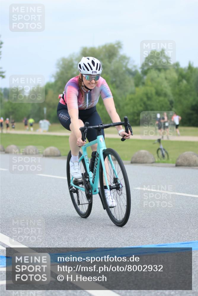 21.06.2025 - 27. Vierlanden-Triathlon H.Heesch http://msf.ph/oto/8002932 15.06.2025 12:44:02 Radfahren 876 meine-sportfotos.de
