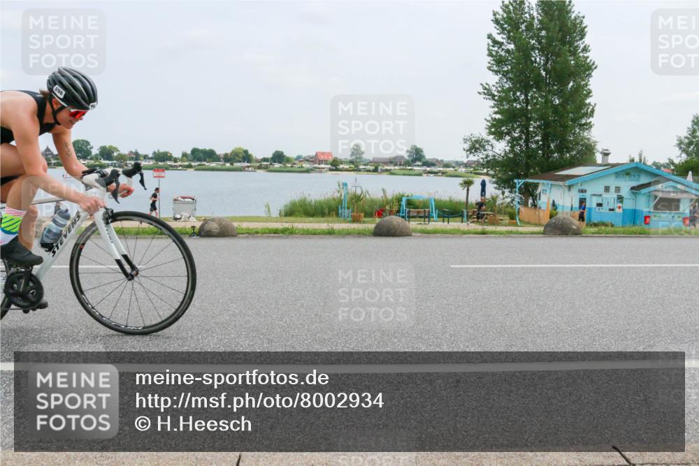 21.06.2025 - 27. Vierlanden-Triathlon H.Heesch http://msf.ph/oto/8002934 15.06.2025 12:44:41 Radfahren 898 meine-sportfotos.de