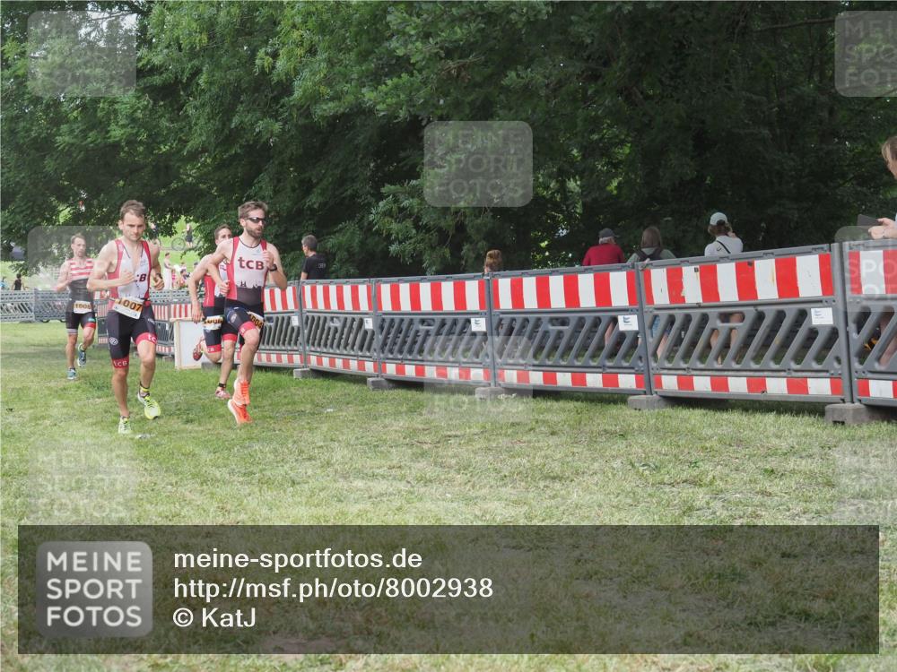 21.06.2025 - 27. Vierlanden-Triathlon KatJ http://msf.ph/oto/8002938 15.06.2025 12:56:43 Ziel 1004, 1006, 1007, 1008 meine-sportfotos.de