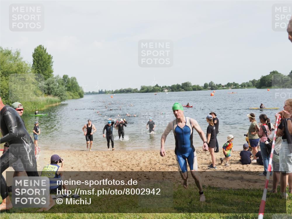 21.06.2025 - 27. Vierlanden-Triathlon MichiJ http://msf.ph/oto/8002942 15.06.2026 10:05:41 Schwimmen 366, 378, 392, 401, 413, 442, 450 meine-sportfotos.de