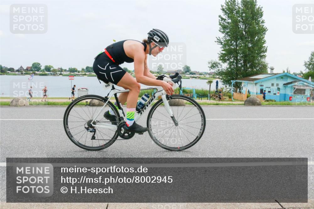 21.06.2025 - 27. Vierlanden-Triathlon H.Heesch http://msf.ph/oto/8002945 15.06.2025 12:44:41 Radfahren 898 meine-sportfotos.de