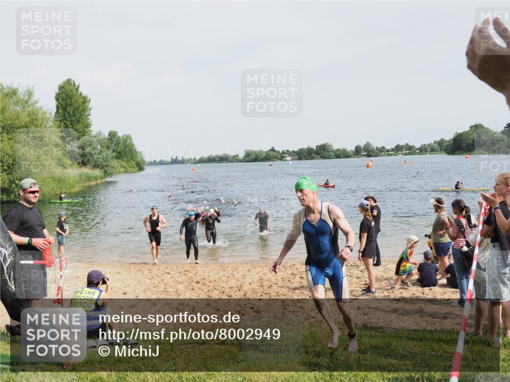 21.06.2025 - 27. Vierlanden-Triathlon MichiJ http://msf.ph/oto/8002949 15.06.2026 10:05:41 Schwimmen 366, 378, 392, 401, 413, 442, 450 meine-sportfotos.de