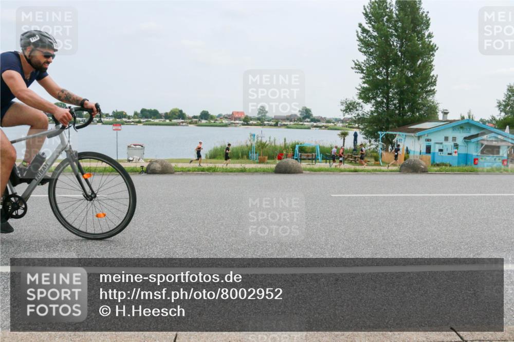 21.06.2025 - 27. Vierlanden-Triathlon H.Heesch http://msf.ph/oto/8002952 15.06.2025 12:44:47 Radfahren 673, 719 meine-sportfotos.de