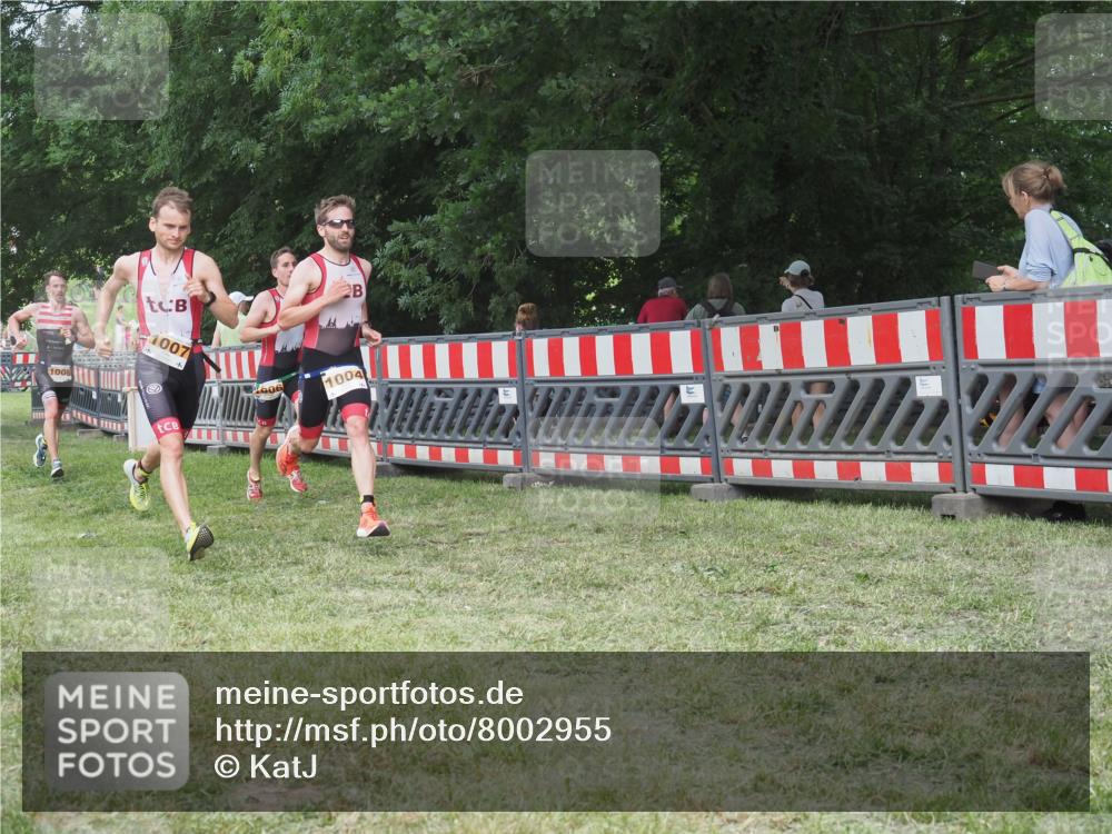 21.06.2025 - 27. Vierlanden-Triathlon KatJ http://msf.ph/oto/8002955 15.06.2025 12:56:44 Ziel 1004, 1006, 1007, 1008 meine-sportfotos.de