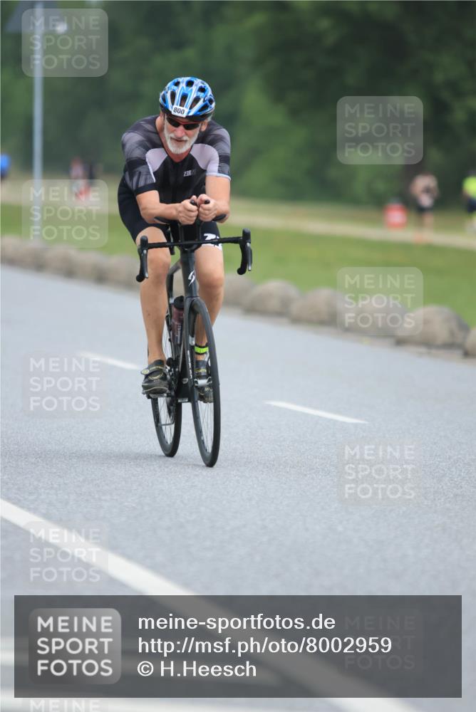 21.06.2025 - 27. Vierlanden-Triathlon H.Heesch http://msf.ph/oto/8002959 15.06.2025 12:44:16 Radfahren 800, 849 meine-sportfotos.de