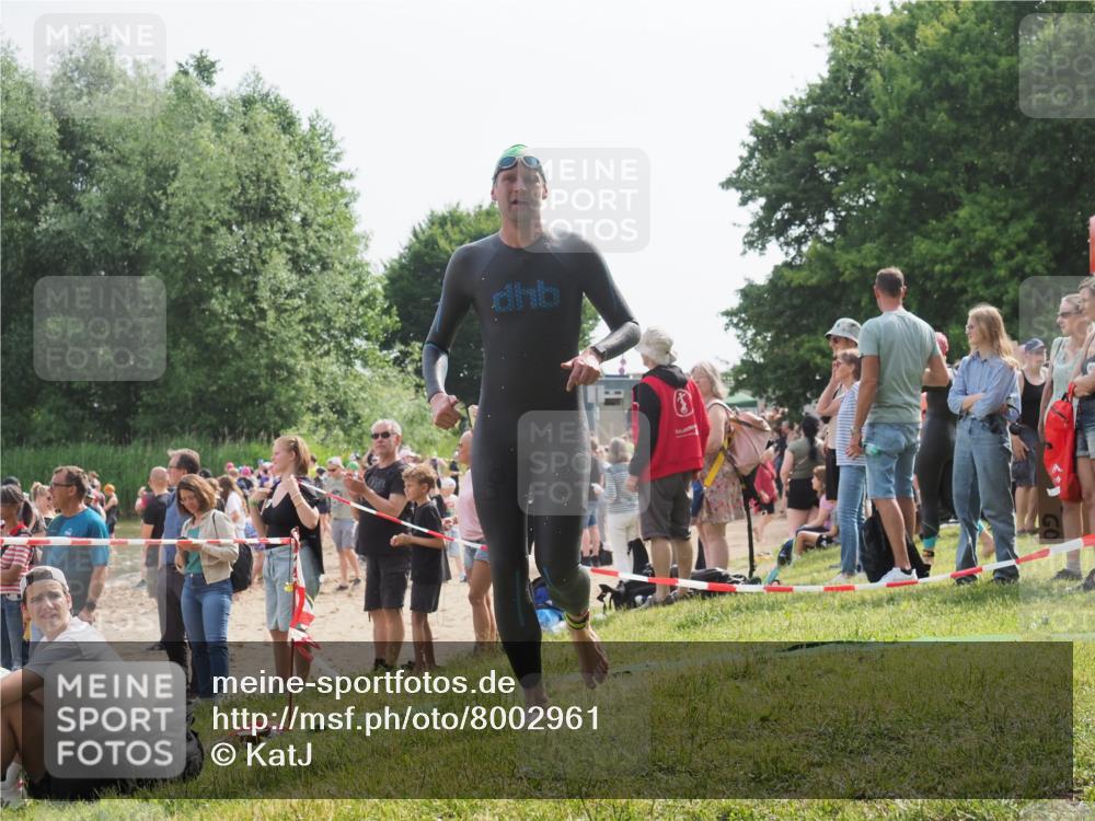 15.06.2025 - 27. Vierlanden-Triathlon KatJ http://msf.ph/oto/8002961 15.06.2025 09:59:51 Schwimmen 266 meine-sportfotos.de