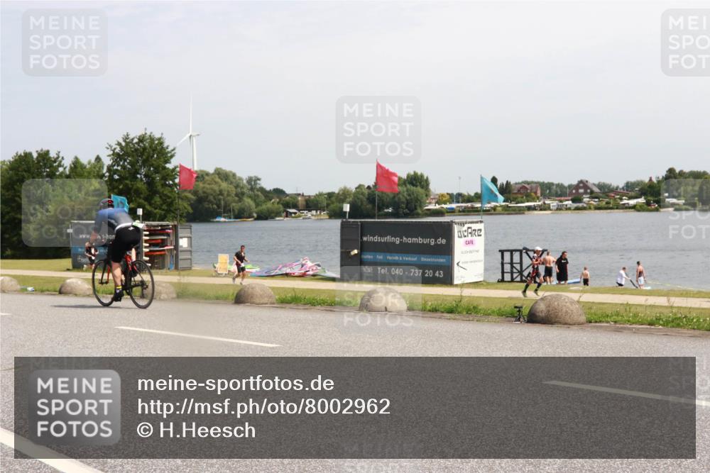 21.06.2025 - 27. Vierlanden-Triathlon H.Heesch http://msf.ph/oto/8002962 15.06.2025 11:47:35 Radfahren 649, 684, 934 meine-sportfotos.de