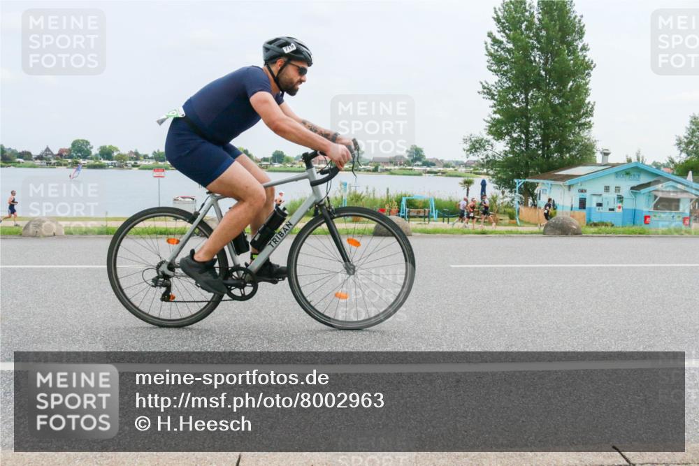 21.06.2025 - 27. Vierlanden-Triathlon H.Heesch http://msf.ph/oto/8002963 15.06.2025 12:44:47 Radfahren 673, 719 meine-sportfotos.de