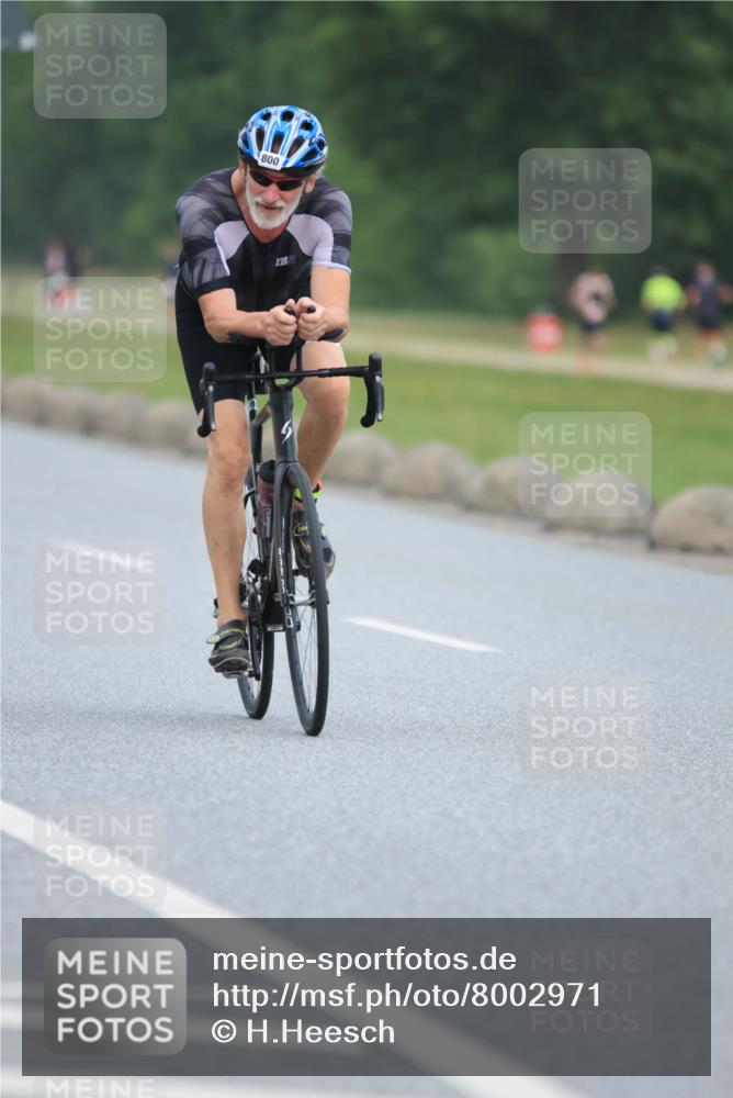 21.06.2025 - 27. Vierlanden-Triathlon H.Heesch http://msf.ph/oto/8002971 15.06.2025 12:44:16 Radfahren 800, 849 meine-sportfotos.de