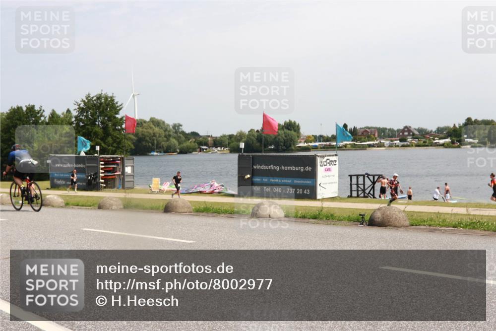 21.06.2025 - 27. Vierlanden-Triathlon H.Heesch http://msf.ph/oto/8002977 15.06.2025 11:47:35 Radfahren 649, 684, 934 meine-sportfotos.de