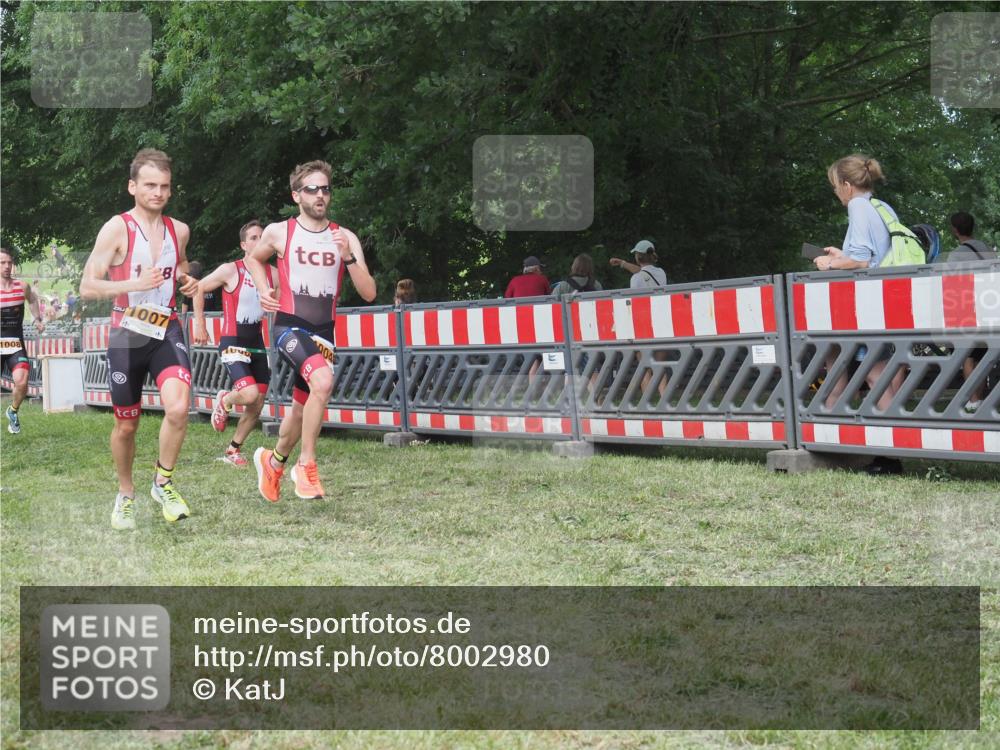 21.06.2025 - 27. Vierlanden-Triathlon KatJ http://msf.ph/oto/8002980 15.06.2025 12:56:44 Ziel 1004, 1006, 1007, 1008 meine-sportfotos.de