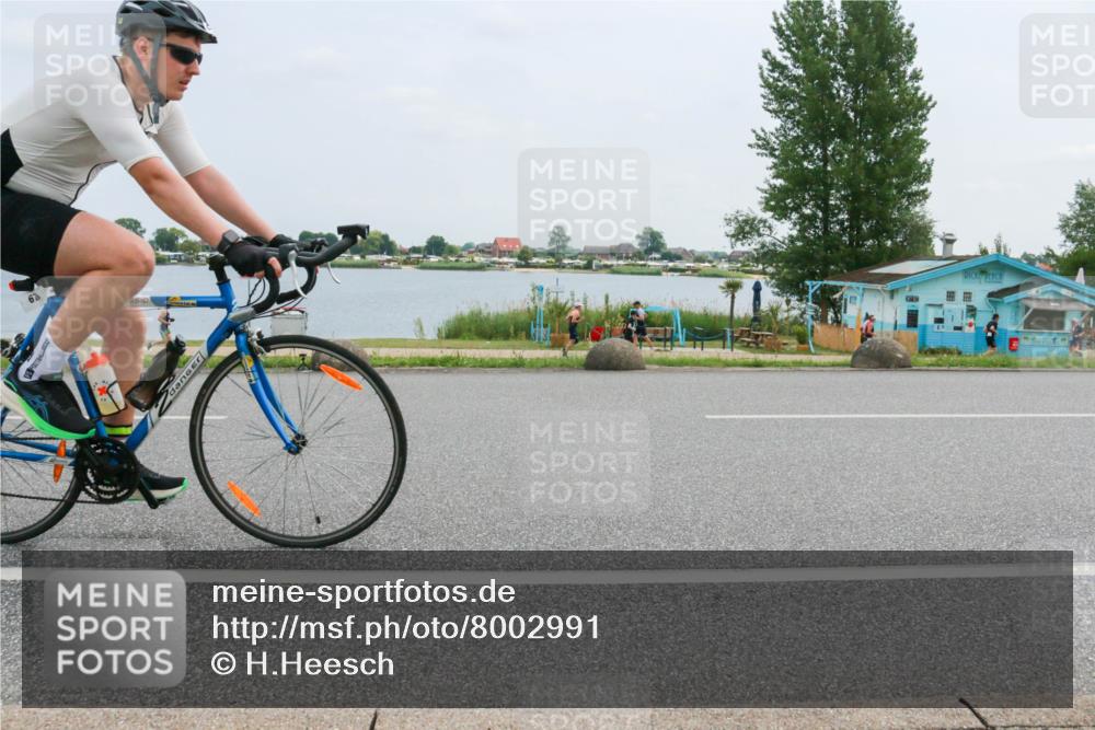 21.06.2025 - 27. Vierlanden-Triathlon H.Heesch http://msf.ph/oto/8002991 15.06.2025 12:44:49 Radfahren 673, 719 meine-sportfotos.de